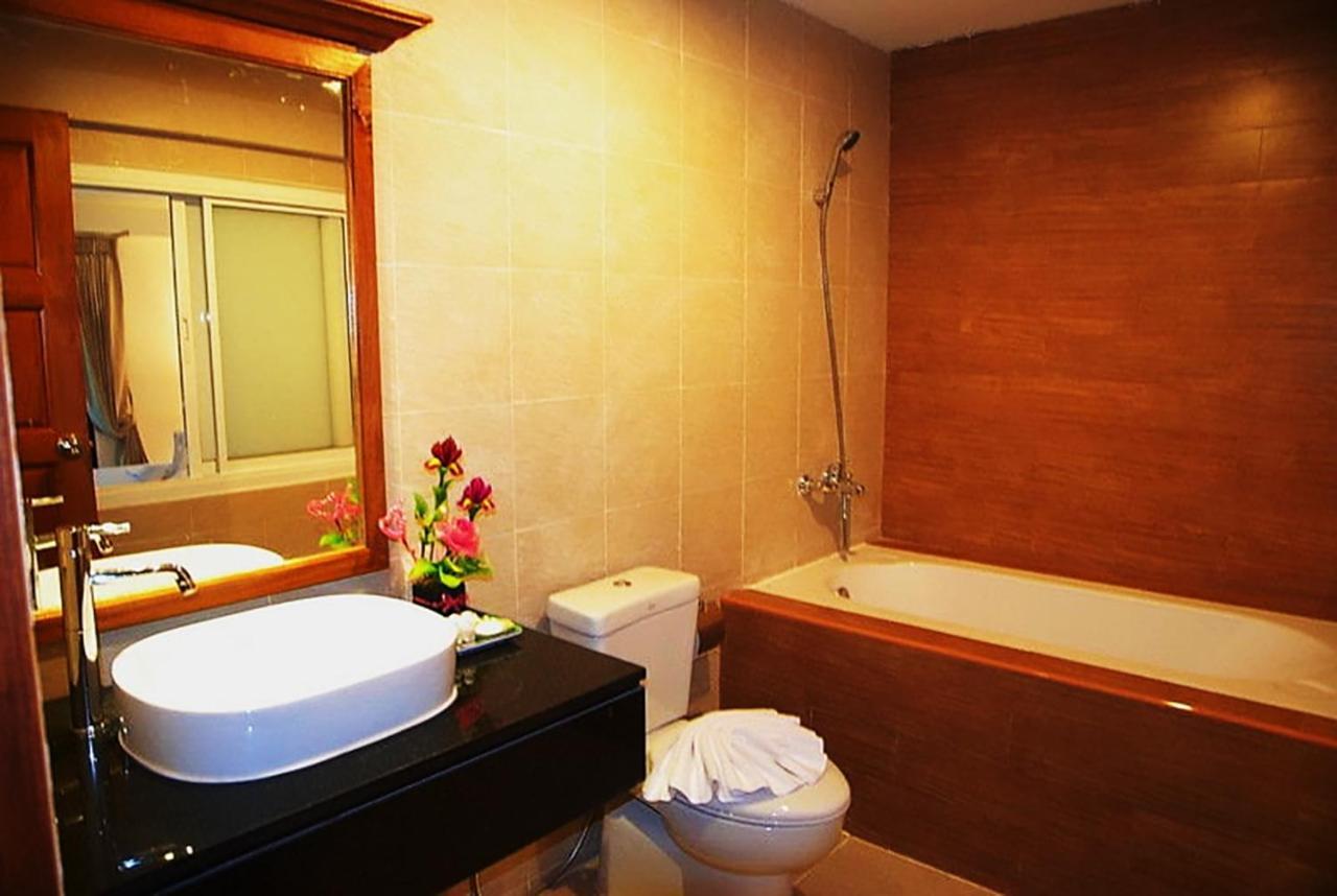 הוסטל Bodega Phuket Patong (Adults Only) מראה חיצוני תמונה